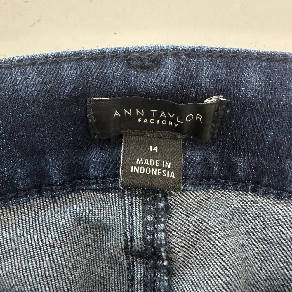 Ann Taylor Straight Leg Women's size 14 Dark Wash‎ Blue Denim jeans - Picture 3 of 5